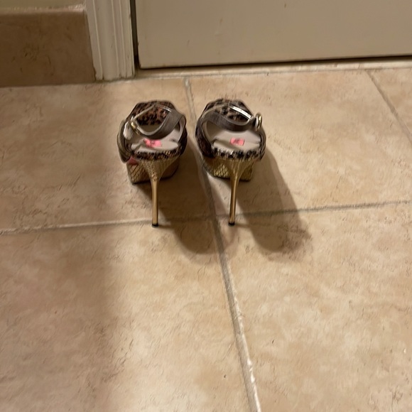 High heels - Picture 3 of 5